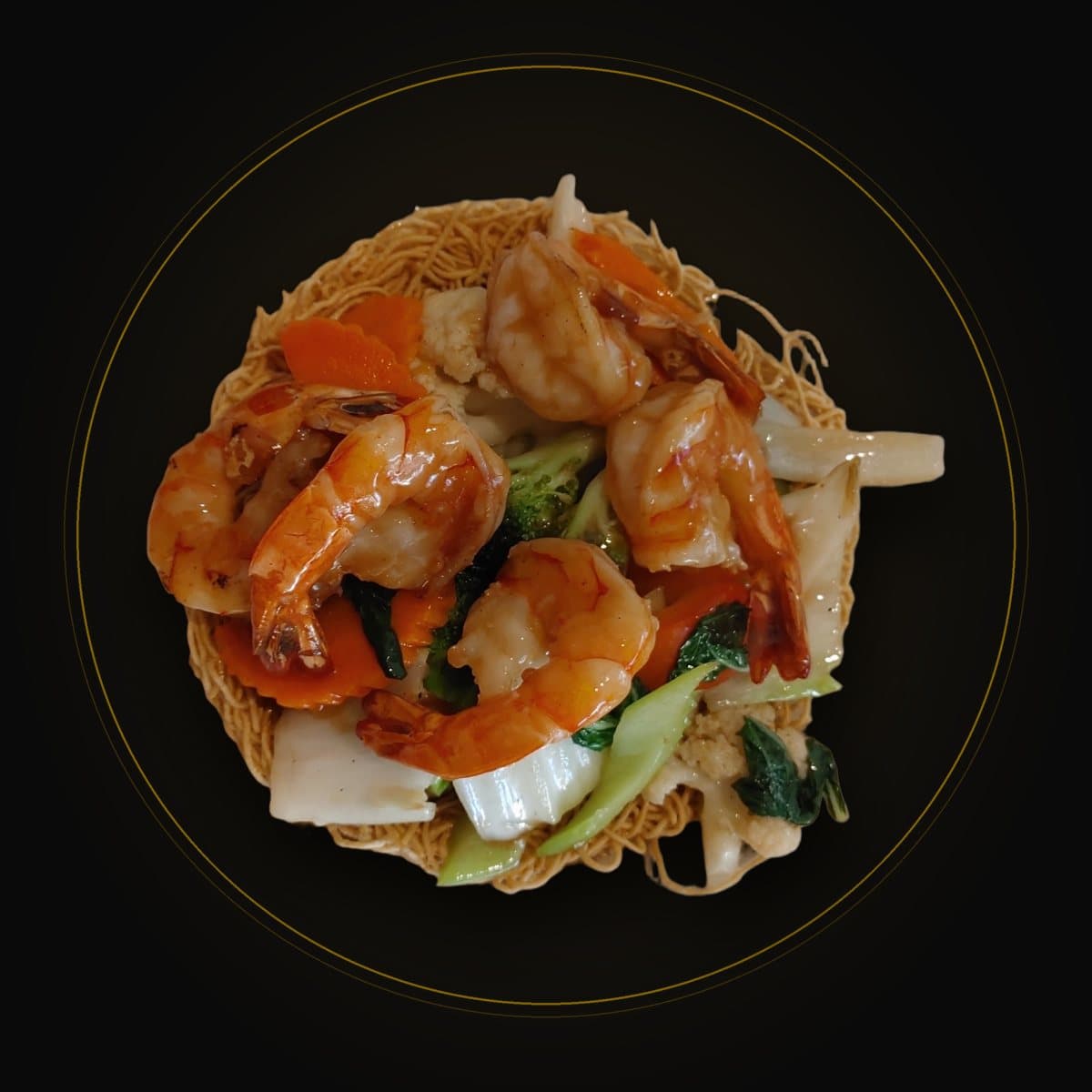 Crevettes sur nid de nouilles croustillantes